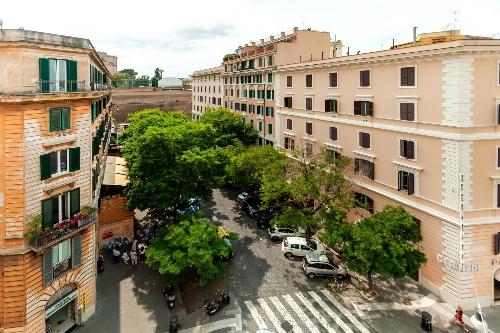 Roma,    750 000 €