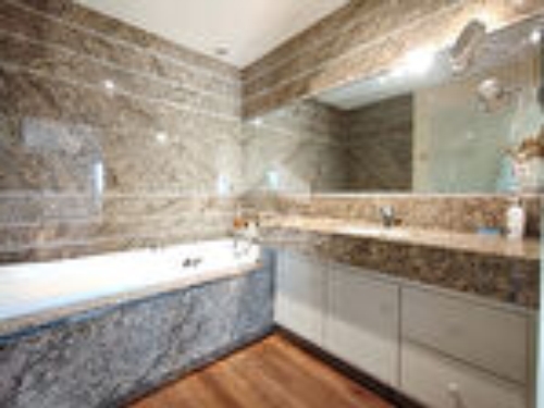 Agde,    714&nbsp;000 &euro;